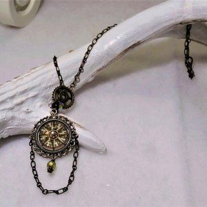 HANDMADE - Compass rose necklace in bronze with a curved glass cameo.